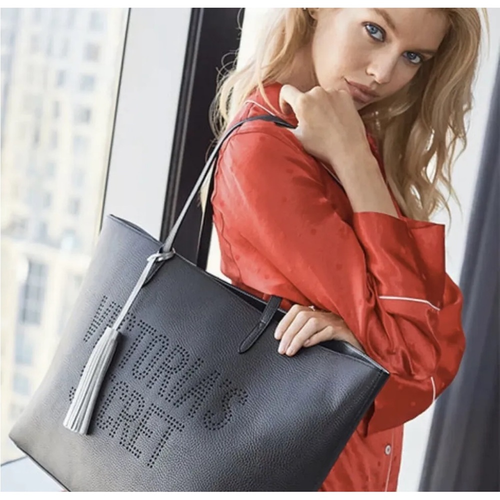 NWOT Victoria’s Secret Holiday 2019 Tote Bag!